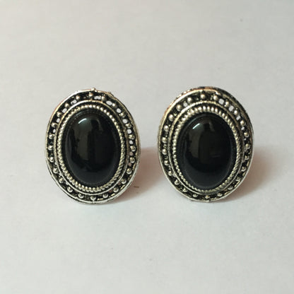 Vintage Black Oval Stud Earrings – Elegant Ethnic & Daily Wear Jewellery