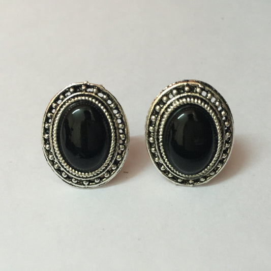 Vintage Black Oval Stud Earrings – Elegant Ethnic & Daily Wear Jewellery